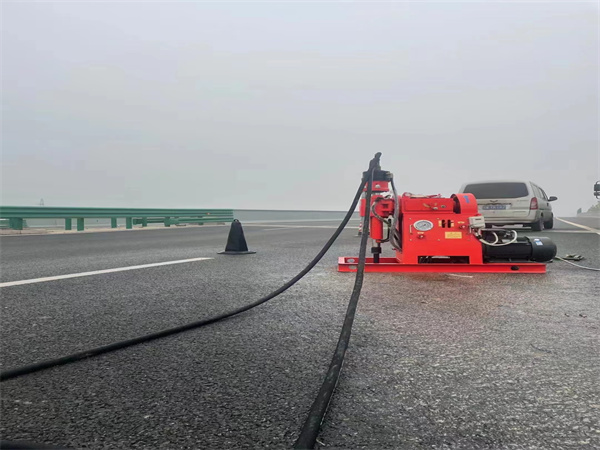 东兴马路路基路面开裂下沉注浆加固灌浆